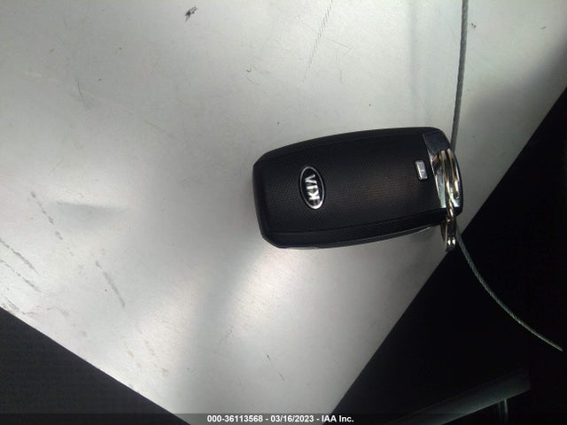 KIA Optima Hybrid Base 2017 KNAGT4LC4H5004633 Image 3