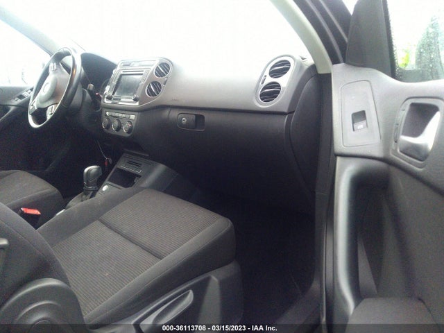 WVGAV7AX7HK043370 Volkswagen TIGUAN