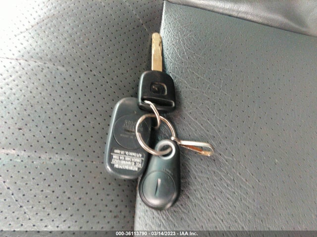 2004 HONDA PILOT EX VIN: 2HKYF18514H522409