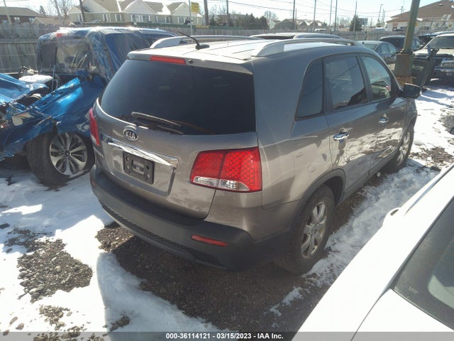 2013 KIA SORENTO LX VIN: 5XYKTDA22DG319195