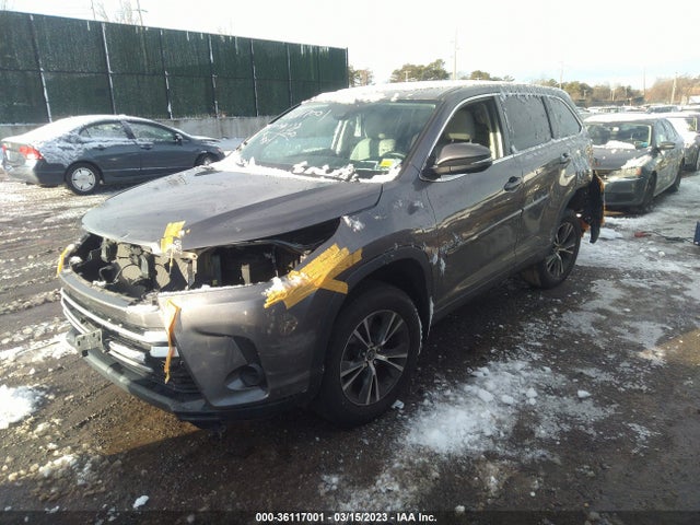 2018 TOYOTA HIGHLANDER LE VIN: 5TDBZRFH2JS881217
