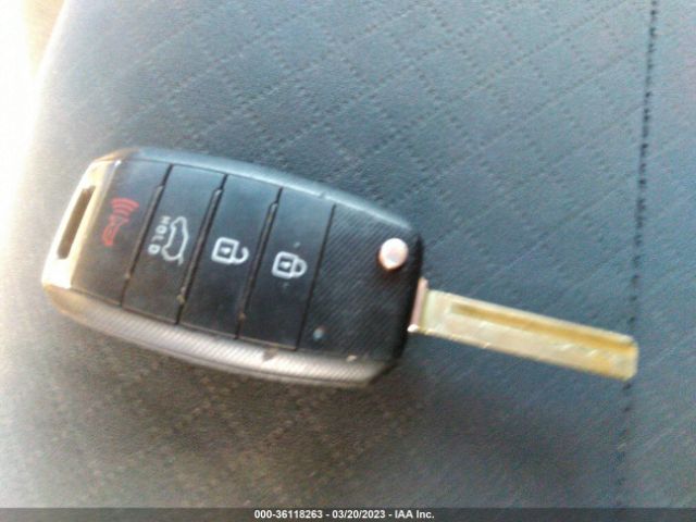 5XYPG4A34GG031976 KIA SORENTO LX