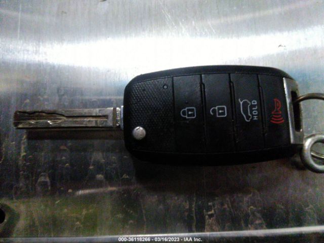 5XYKTDA77FG619183 KIA SORENTO LX