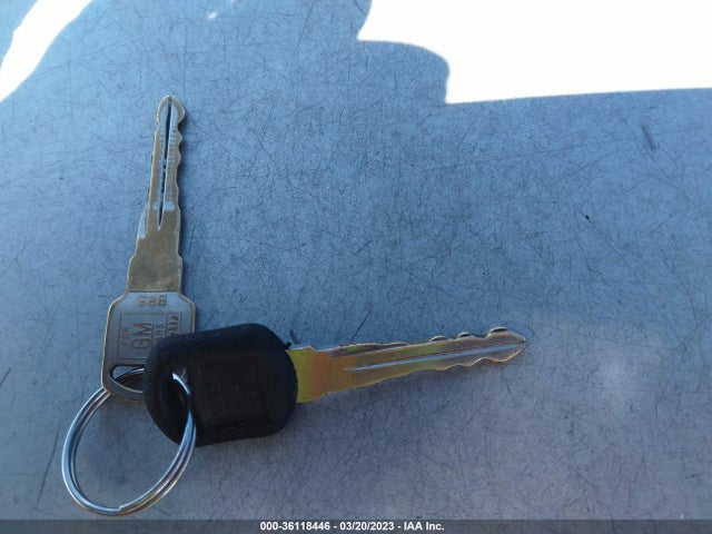 1998 CHEVROLET S-10 LS VIN: 1GCCS1941W8233446