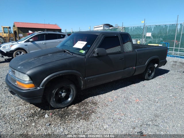 1998 CHEVROLET S-10 LS VIN: 1GCCS1941W8233446