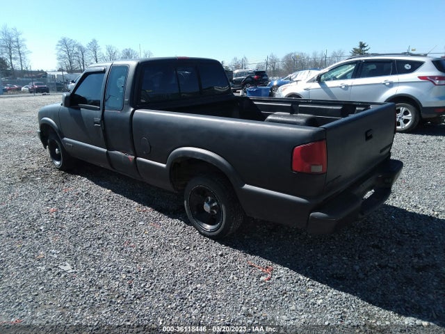 1998 CHEVROLET S-10 LS VIN: 1GCCS1941W8233446