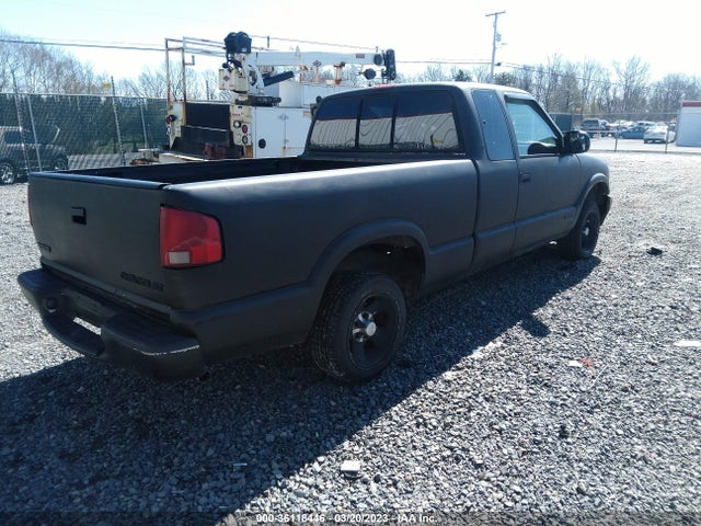 1998 CHEVROLET S-10 LS VIN: 1GCCS1941W8233446