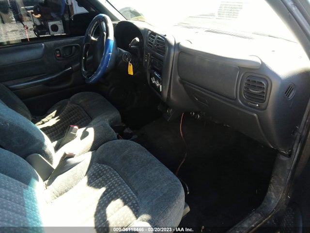 1998 CHEVROLET S-10 LS VIN: 1GCCS1941W8233446