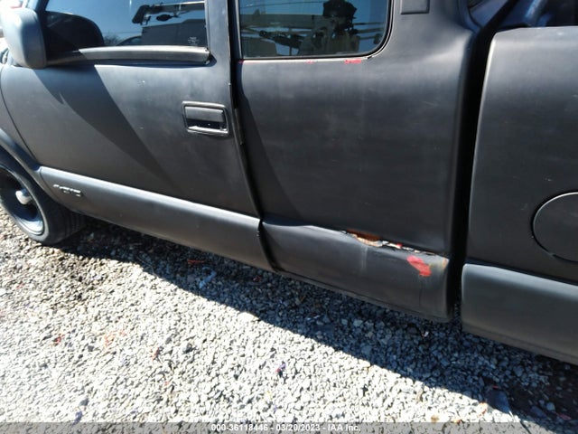 1998 CHEVROLET S-10 LS VIN: 1GCCS1941W8233446