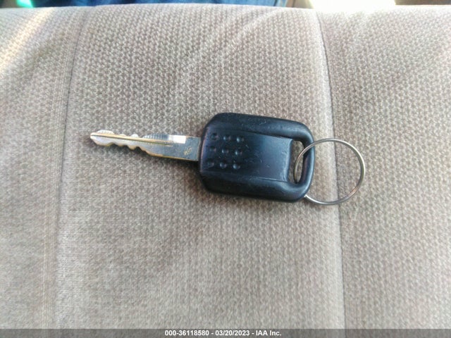2005 MERCURY GRAND MARQUIS GS VIN: 2MEFM74W85X666536