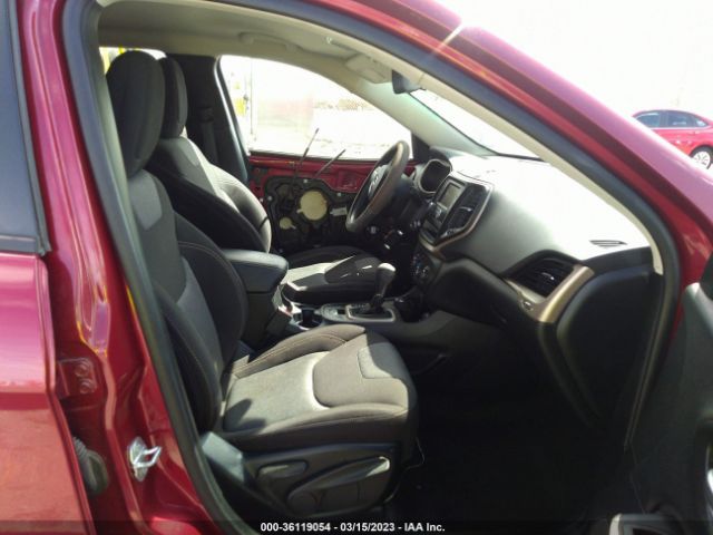 1C4PJMAB4HW632270 Jeep Cherokee Sport