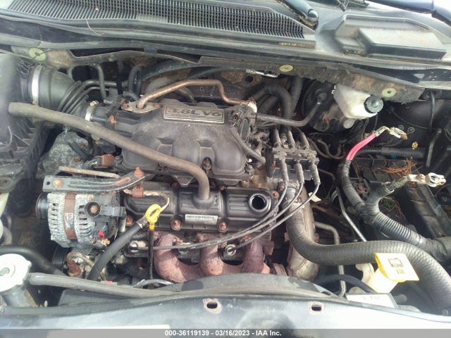 2A4RR2D19AR405643 Chrysler Town & Country Lx