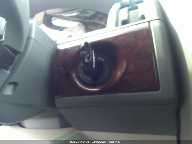 2A4RR2D19AR405643 Chrysler Town & Country Lx