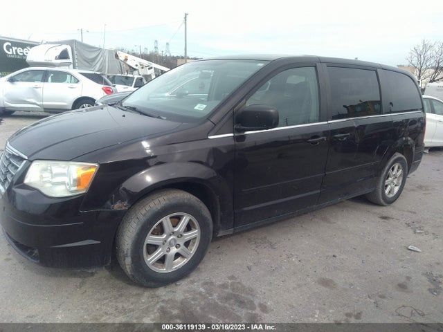 2A4RR2D19AR405643 Chrysler Town & Country Lx