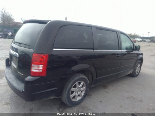 2A4RR2D19AR405643 Chrysler Town & Country Lx