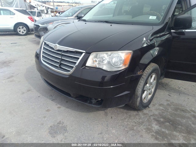 2A4RR2D19AR405643 Chrysler Town & Country Lx