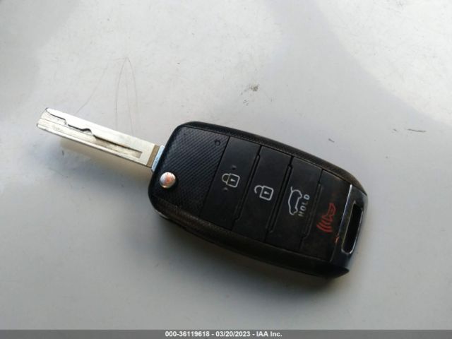 5XYPGDA57GG043007 KIA SORENTO LX