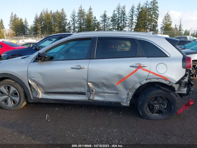 KNDCB3LC3K5220902 KIA NIRO LX