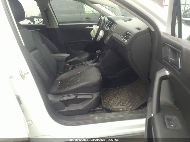 2018 VOLKSWAGEN TIGUAN SEL/SE VIN: 3VV3B7AX8JM047921