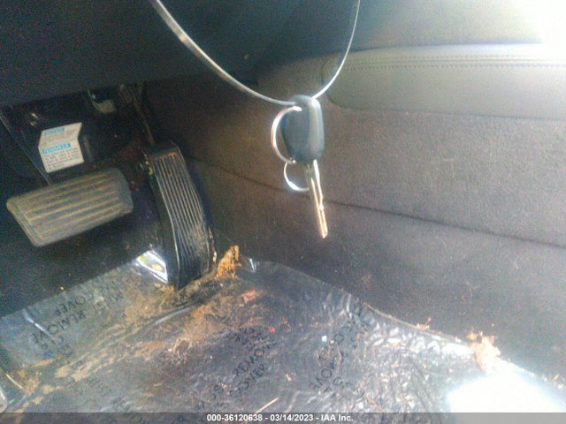 Acura RL 2006 JH4KB16526C004648 Image 3