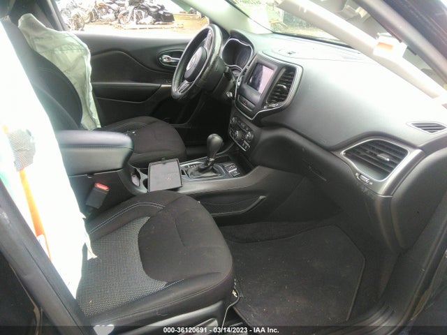 1C4PJLCB0KD241501 Jeep Cherokee Latitude