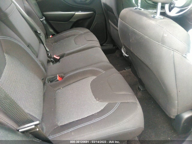 1C4PJLCB0KD241501 Jeep Cherokee Latitude