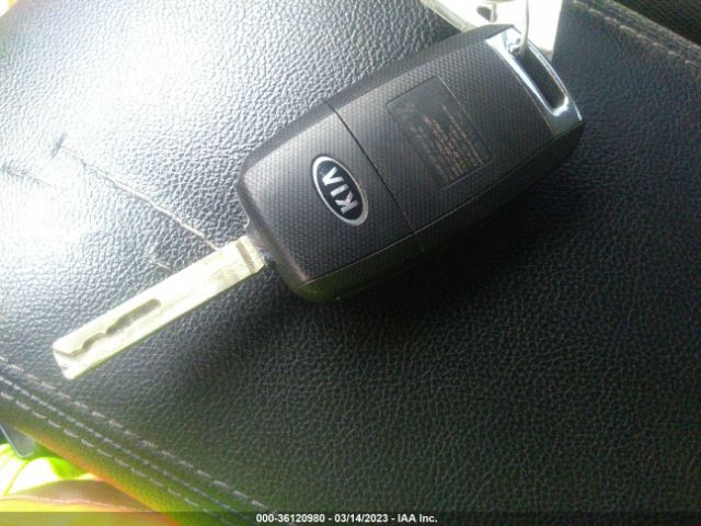 5XXGT4L30KG337207 KIA Optima Lx