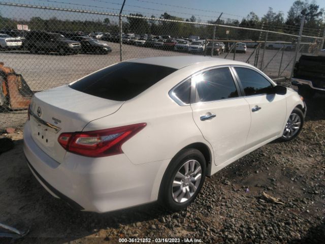1N4AL3AP5HN344968 Nissan Altima 2.5 S