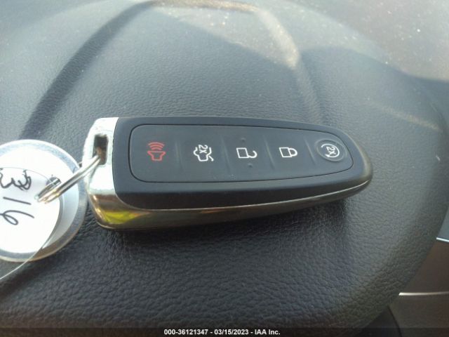 1FMCU0GD1KUB77772 Ford ESCAPE SE