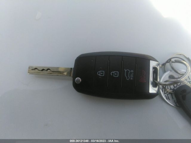 5XYPG4A33HG248193 KIA SORENTO LX