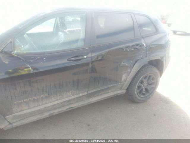 1C4PJMBX6KD105974 Jeep Cherokee Trailhawk
