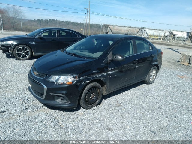 Chevrolet SONIC LT 2018 1G1JC5SB5J4130477 Image 2
