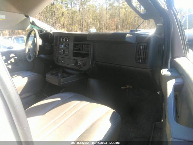 Chevrolet EXPRESS CARGO VAN 2017 1GCWGBFG4H1182944 Image 5