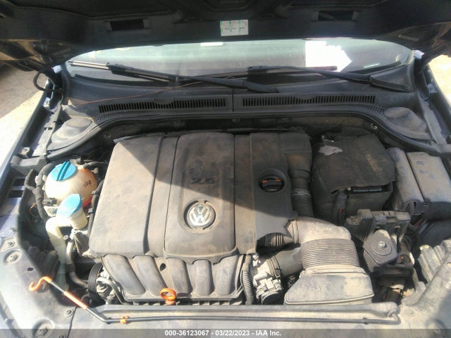 2011 VOLKSWAGEN JETTA SEDAN SE W/CONVENIENCE VIN: 3VWDX7AJ0BM318565