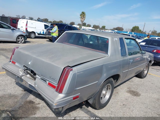 1982 OLDSMOBILE CUTLASS SUPREME VIN: 1G3AR47A1CM573891