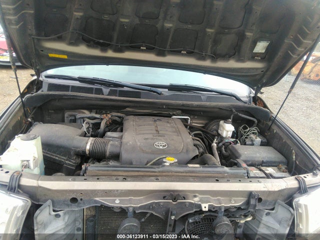 2014 Toyota Sequoia, VIN: 5TDJY5G13ES104303