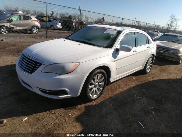 1C3CCBBB8EN108122 Chrysler 200 Touring