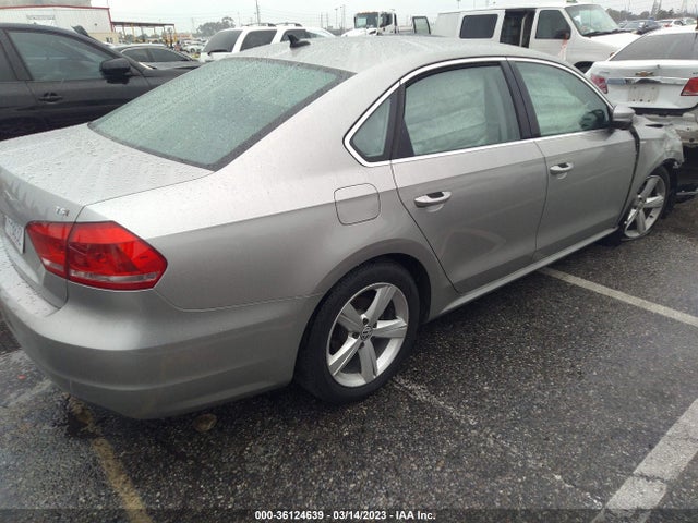 1VWAT7A32EC052312 Volkswagen Passat Wolfsburg Ed