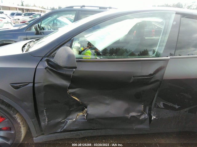 5YJYGDEF3LF001829 Tesla Model Y Long Range/performance