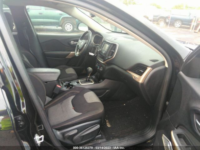 1C4PJMAB8HW595093 Jeep Cherokee Sport