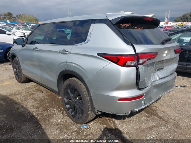 JA4J3UA89NZ092813 Mitsubishi Outlander Se