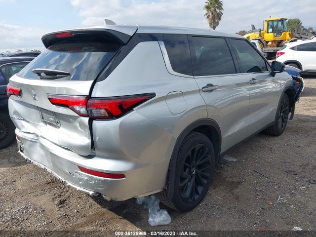 JA4J3UA89NZ092813 Mitsubishi Outlander Se
