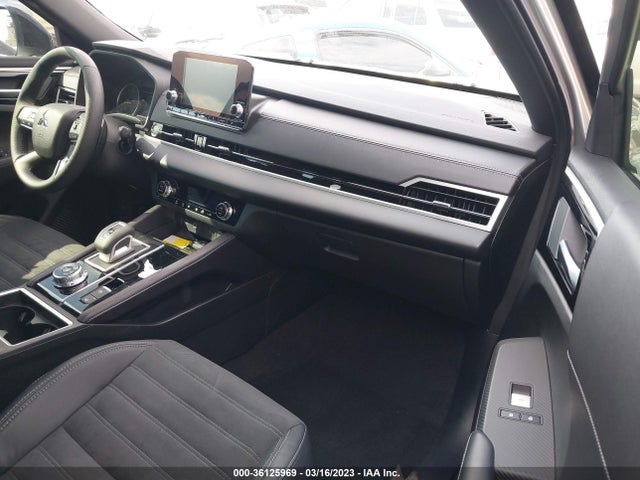 JA4J3UA89NZ092813 Mitsubishi Outlander Se