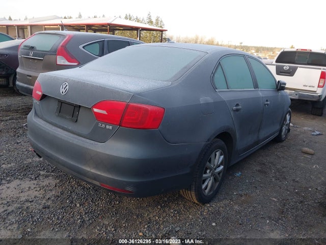 3VWDP7AJ3CM327956 Volkswagen Jetta Sedan Se W