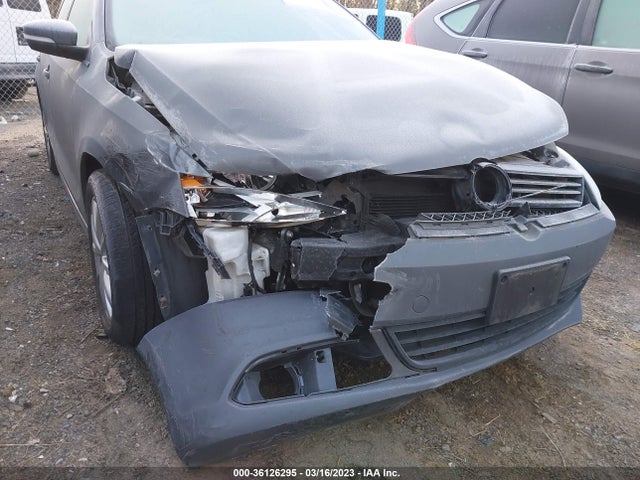 3VWDP7AJ3CM327956 Volkswagen Jetta Sedan Se W