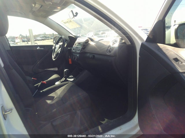 WVGBV3AX4EW574446 Volkswagen TIGUAN S