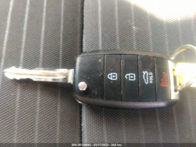 3KPFL4A7XHE056082 KIA FORTE LX