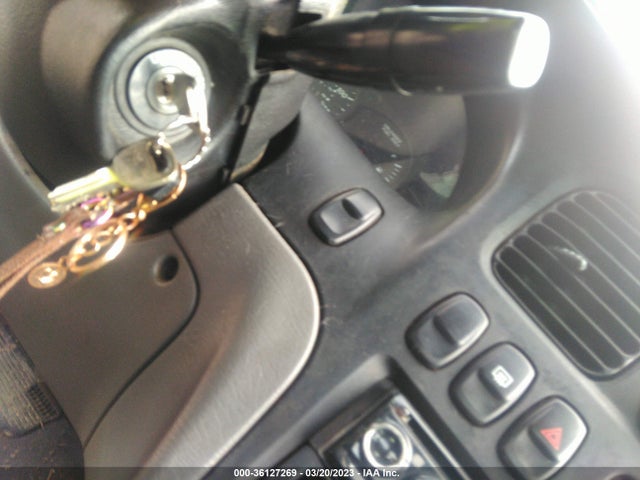 2001 KIA SEPHIA VIN: KNAFB121115084394
