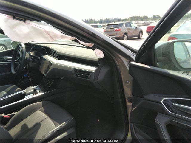 2022 Audi e-tron, VIN: WA1LAAGE2NB012285
