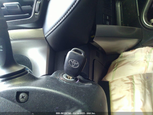 2016 TOYOTA RAV4 XLE VIN: JTMRFREV1GJ089483